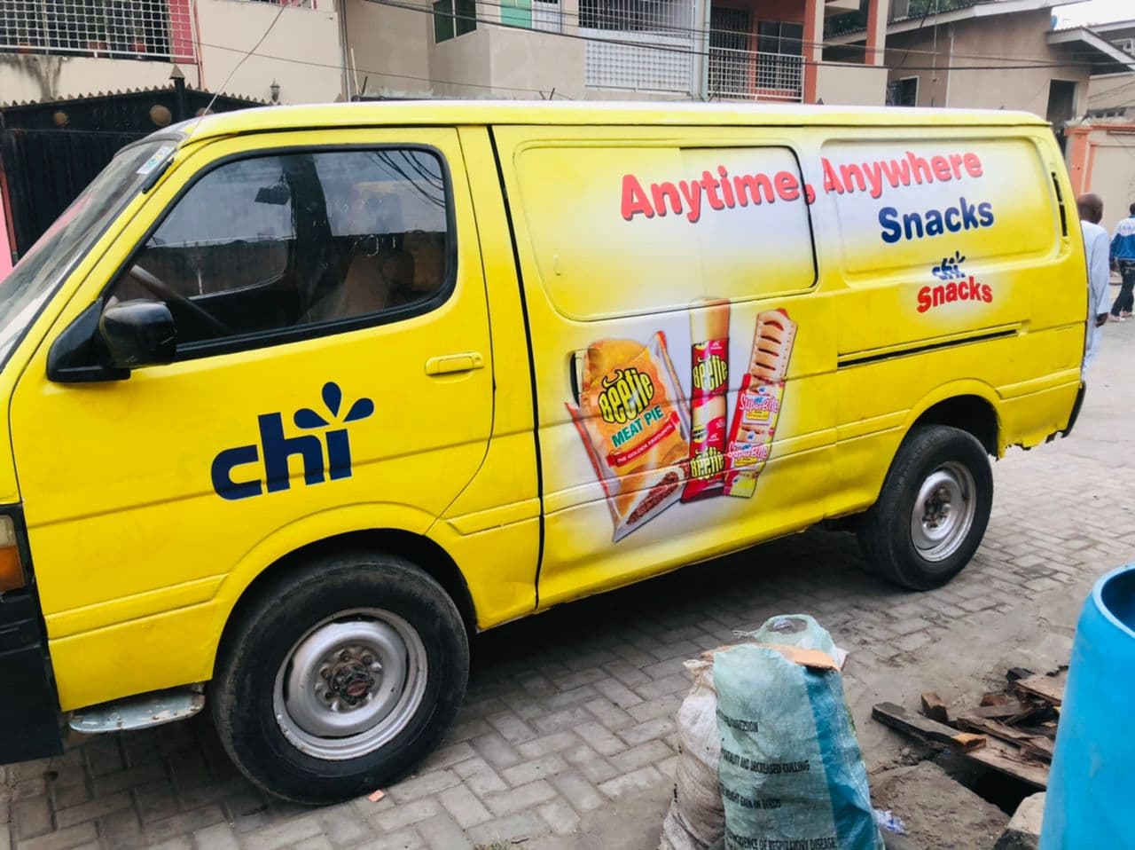 Chi Snacks — Hiace, full side wrap.